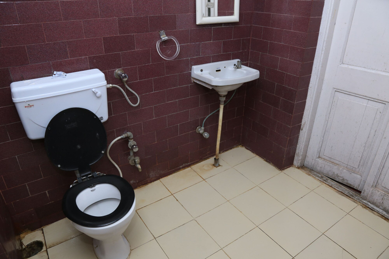 Bathroom 5, Prince Hotel, Dehradun