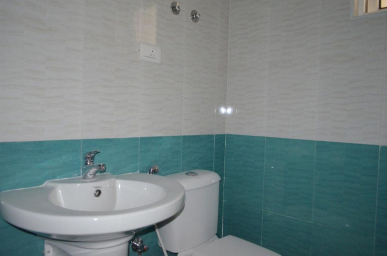 Bathroom 4, Zingle Stay Airport, Kancheepuram