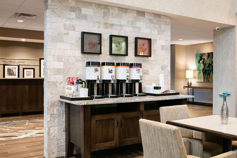 Food & Drinks 5, Hampton Inn & Suites Hudson, Saint Croix