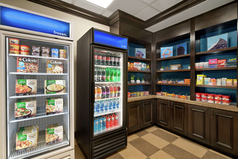 Food & Drinks 5, Hampton Inn & Suites Exeter, Rockingham