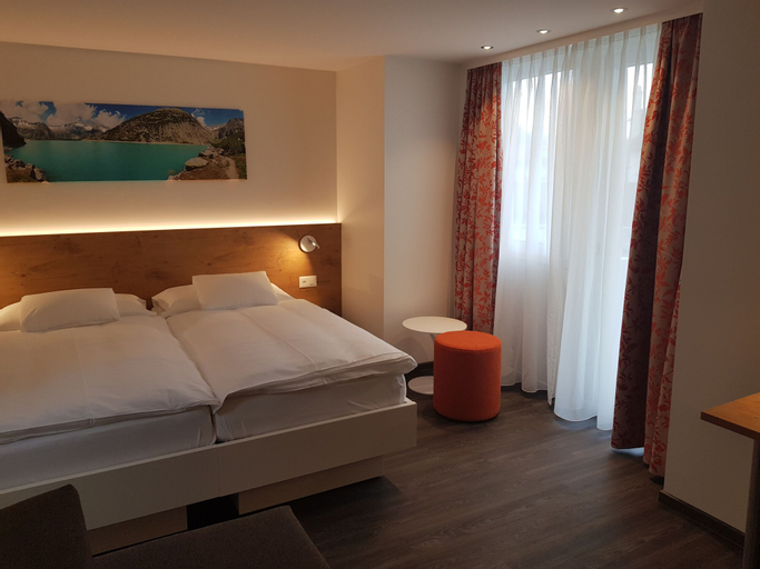 Bedroom 3, Hotel Bernerhof, Interlaken