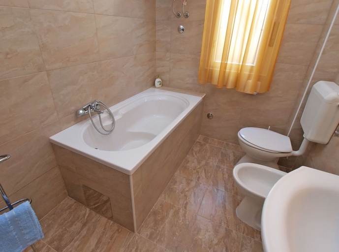 Bathroom 3, Apartment 1341, Pula