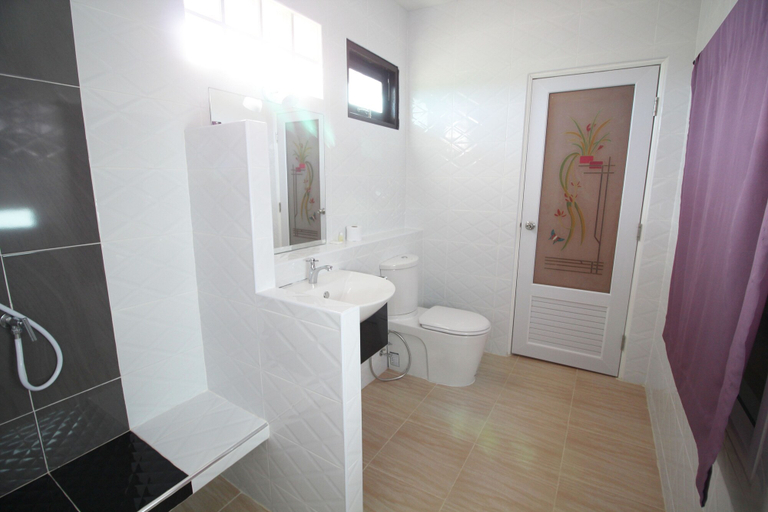 Bathroom 3, On Green Resort, Tha Yang