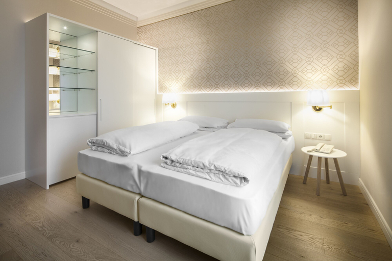 Bedroom 3, Hotel Europa Splendid, Bolzano