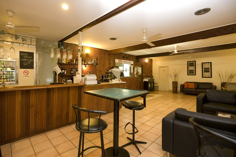 Food & Drinks 4, Demi View Motel, Douglas