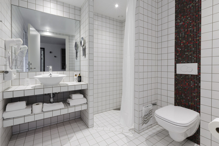 Bathroom 4, Hotel Strandparken, Holbæk