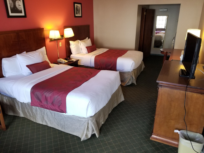 Bedroom 3, Ramada by Wyndham Flemington, Hunterdon