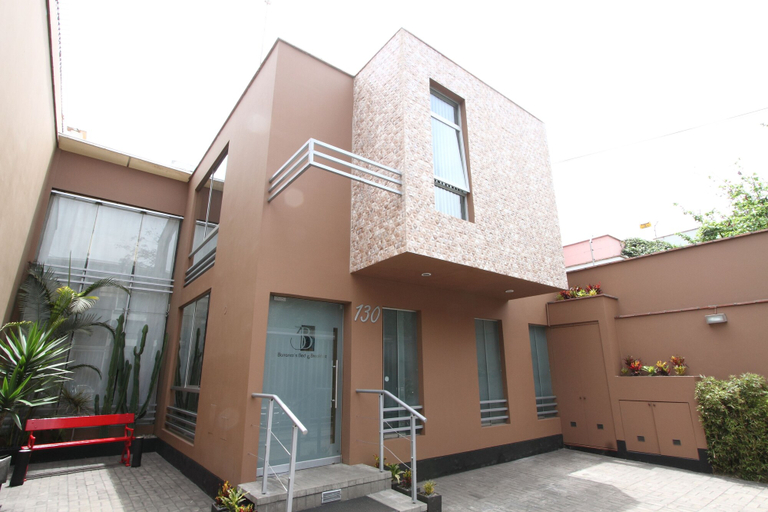 Exterior & Views