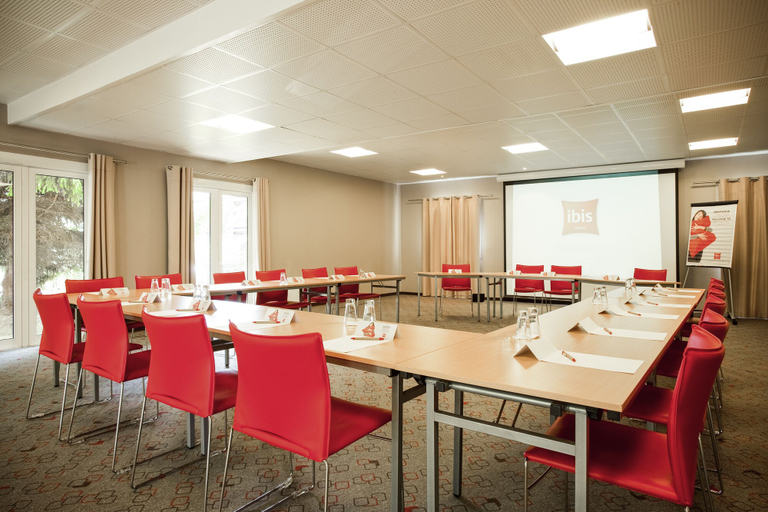 Business Facilities 4, ibis Senlis, Oise