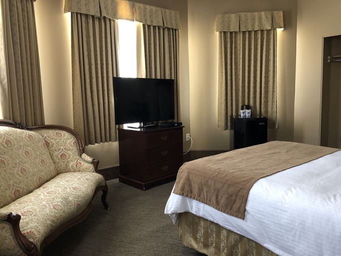 Bedroom 3, Hotel Senator, Division No. 11