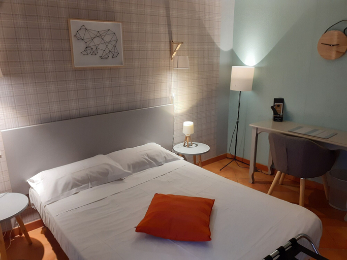 Bedroom 3, Hôtel Athéna, Hérault