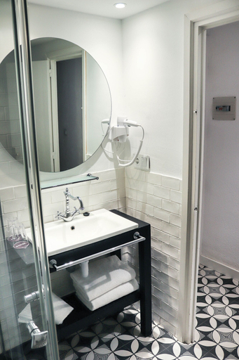 Bathroom 3, Hotel Marina, Girona