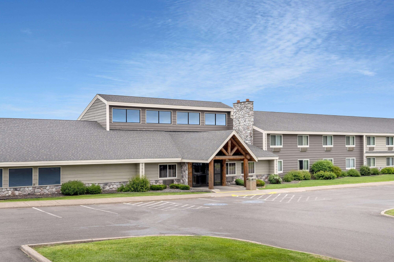 Exterior & Views