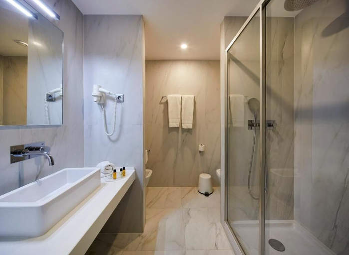 Bathroom 5, Alcazar Hotel & SPA, Vila Real de Santo António