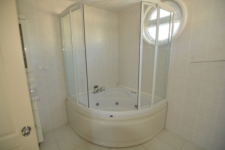 Bathroom shower, Bella Villa 7, Serik