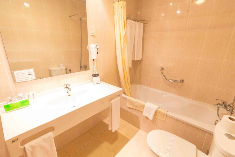 Bathroom 4, Hotel Eurosol Gouveia, Gouveia