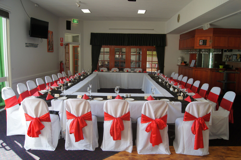 Business Facilities 4, Burkes Hotel Motel, Moira - East