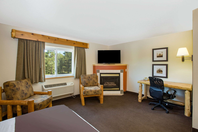 Bedroom 3, AmericInn by Wyndham Pequot Lakes, Crow Wing
