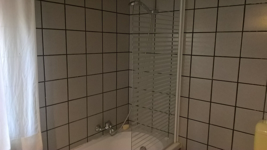 Bathroom 5, Villa Cardinal Apartments, Rome