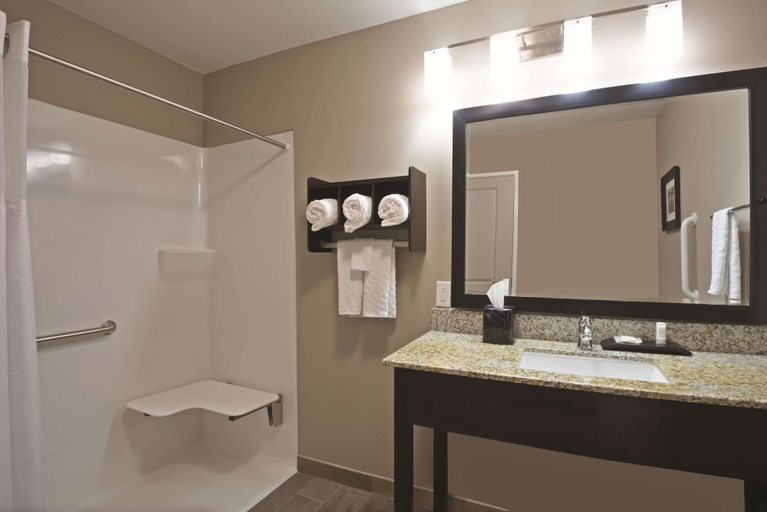 Bathroom 4, La Quinta Inn & Suites by Wyndham Paducah, McCracken