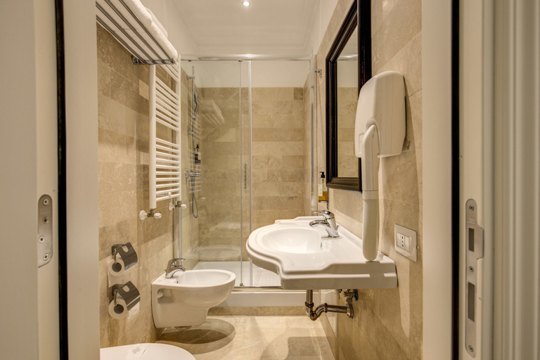 Bathroom 5, Hotel Tito, Roma
