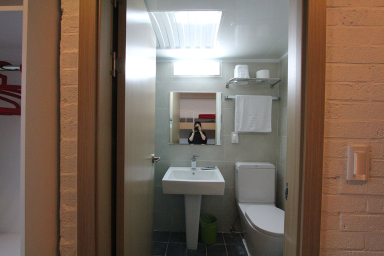 Bathroom 4, B my guesthouse - Hostel, Jung