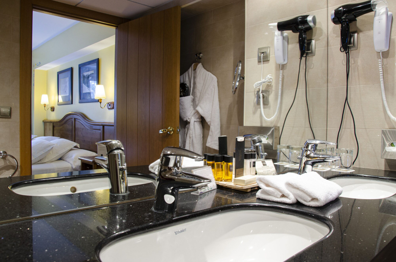 Bathroom 5, Ski Plaza Hotel & Wellness