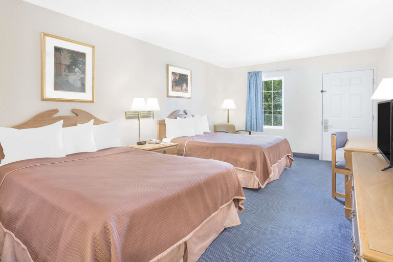 Bedroom 3, Howard Johnson by Wyndham Staunton, Staunton