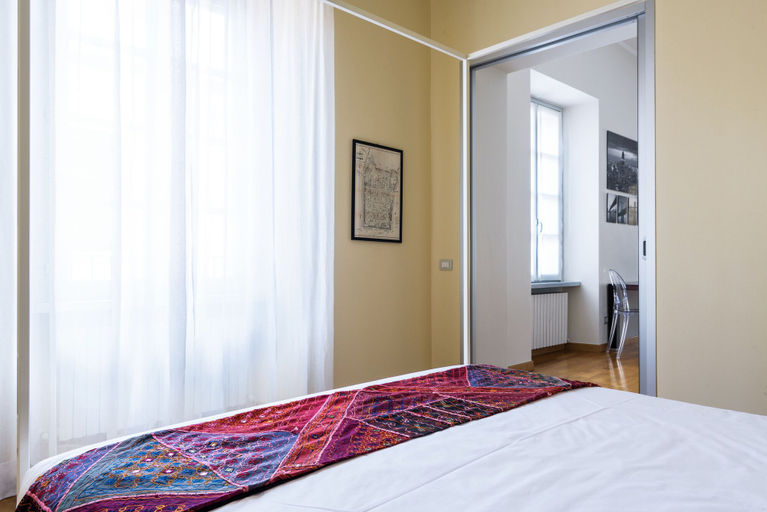 Room 2, Via Rusconi10, Como
