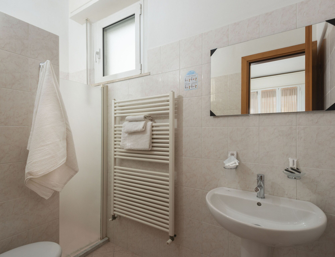 Bathroom 3, Hotel Petrarca, Rimini