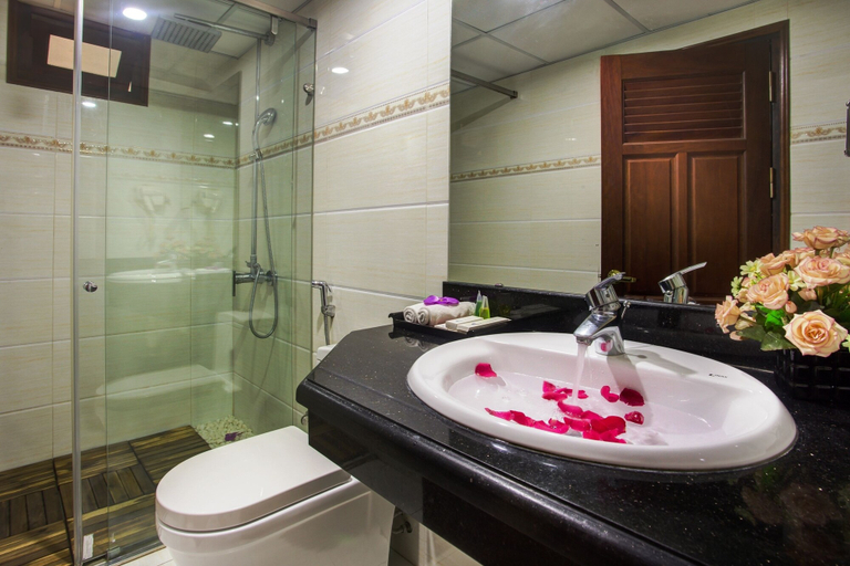 Bathroom 5, Parklane Hanoi Hotel, Hoàn Kiếm