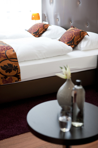 Bedroom 3, Hotel Gräfrather Hof, Solingen