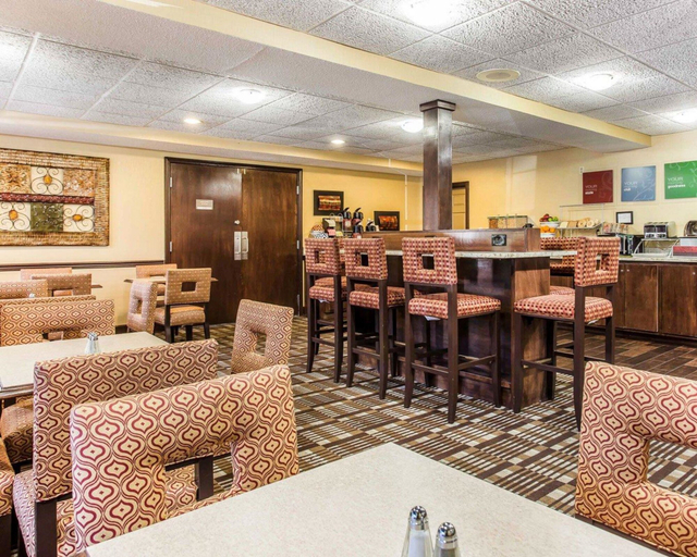 Food & Drinks 5, Comfort Inn & Suites Ballpark Area, Cobb