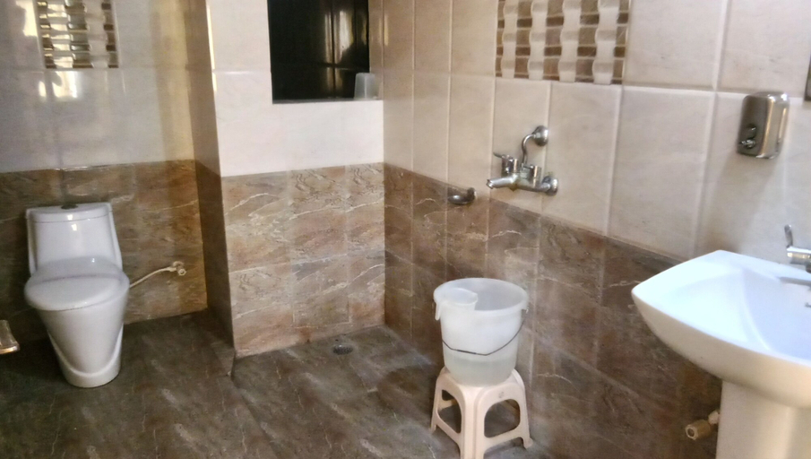Bathroom 5, Hotel Arch Manor Deluxe, Bhopal