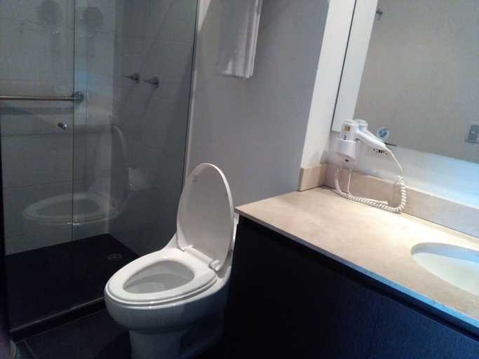 Bathroom 4, Hotel Golden Palermo, Medellín