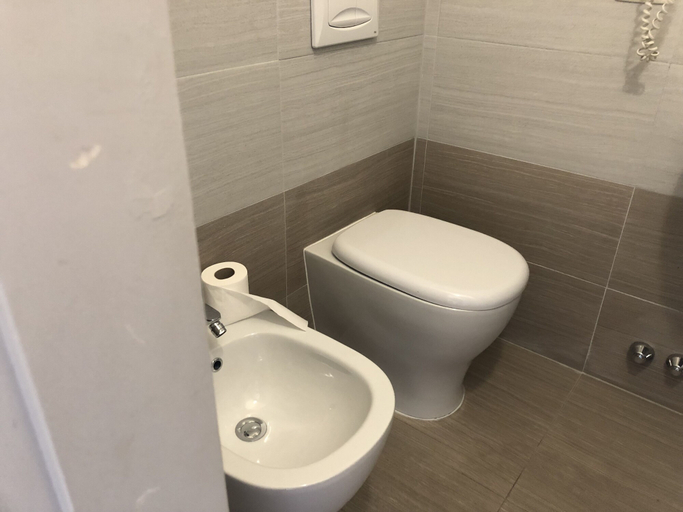 Bathroom 5, Hotel Lukas, Lucca