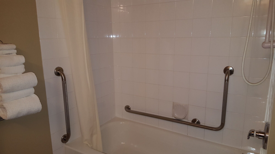 Bathroom 4, SureStay by Best Western Pincher Creek, Division No. 3