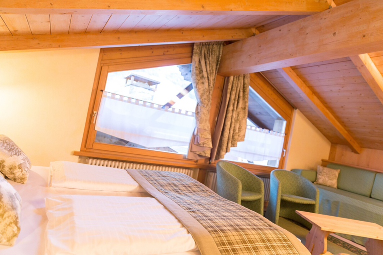 Bedroom 2, Hotel Crosal, Sondrio