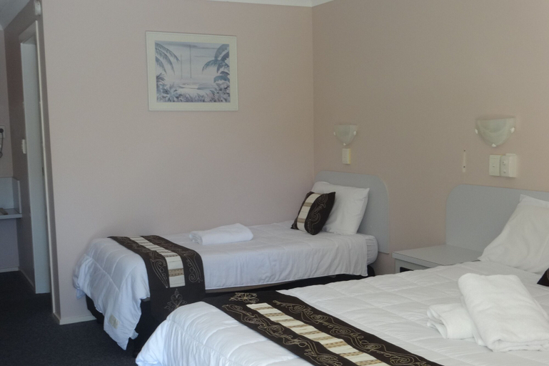 Bedroom 3, Forster Palms Motel, Great Lakes