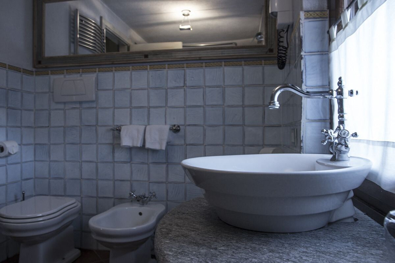 Bathroom 5, Tenuta La Cascinetta, Torino