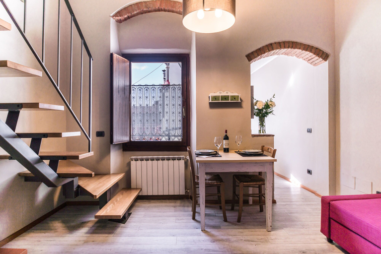 Room amenity 3, A Few Steps to The Duomo Elegant 2BD Apt, Florence