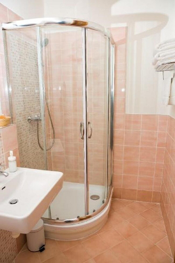 Bathroom 4, Hotel Sharingham, Brno