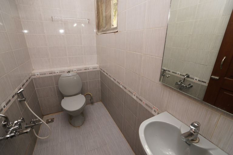Bathroom 3, Lloyds Guest House , Krishna street , T. Nagar, Chennai