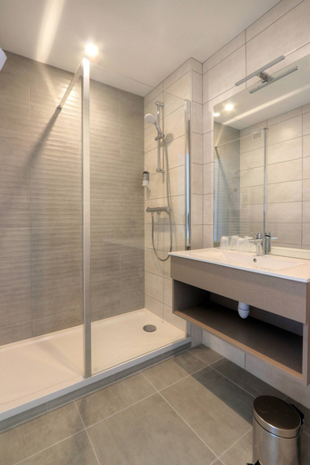 Bathroom 5, Best Western Hotel Le Bellevue, Morbihan