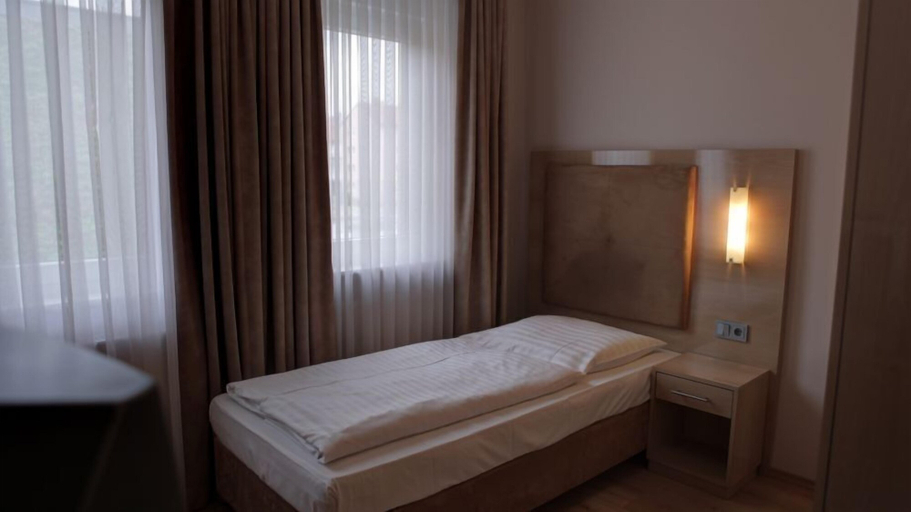 Bedroom 4, Hotel Am Kurfuerstenplatz - Messe, Frankfurt am Main
