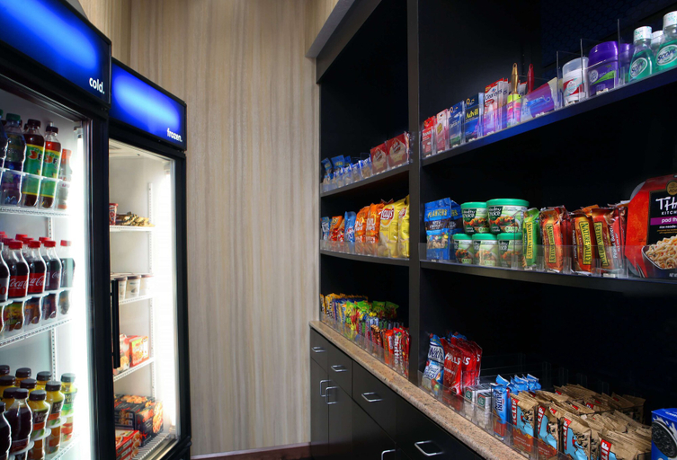Food & Drinks 5, Hampton Inn & Suites by Hilton Fargo Medical Center, Cass