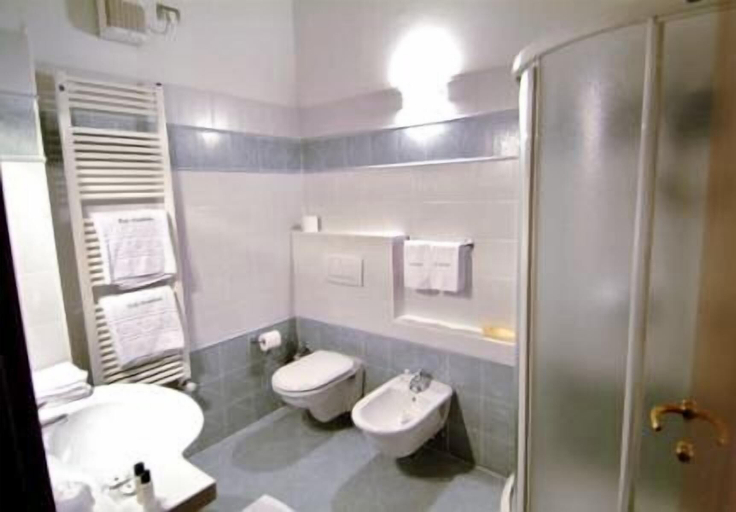 Bathroom 5, Corte Castelletto, Verona