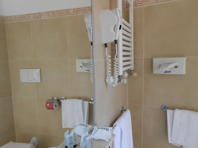 Bathroom 5, Hotel Riviera Fiumicino, Roma