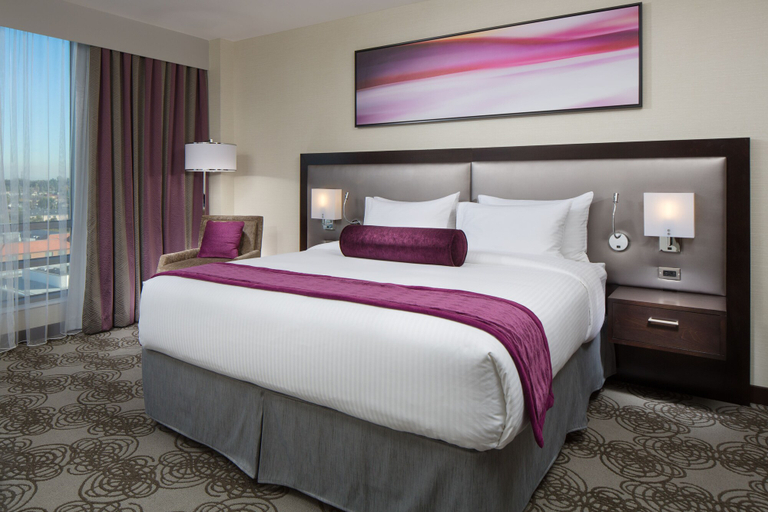 Bedroom 4, Parkwest Bicycle Casino, Los Angeles