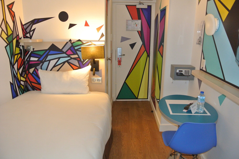 Bedroom 4, ibis Styles Paris Maine Montparnasse, Paris